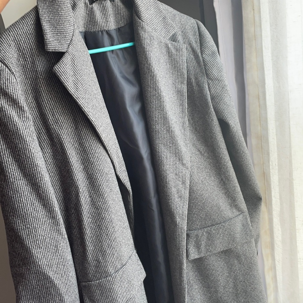 Boohoo Checked dad blazer in US size 8.